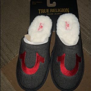 Mens True Religion slippers .. My aunt bought me them although wrong size
